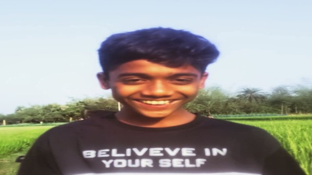 চাঁপাইনবাবগঞ্জের নাচোল উপজেলায় এক কিশোরের আত্মহত্যার ঘটনা ঘটেছে।