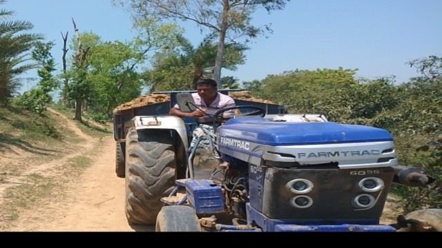 ইটভাটায় মাটি সরবরাহে সক্রিয় চক্র, নাচোলে চারজনকে জরিমানা