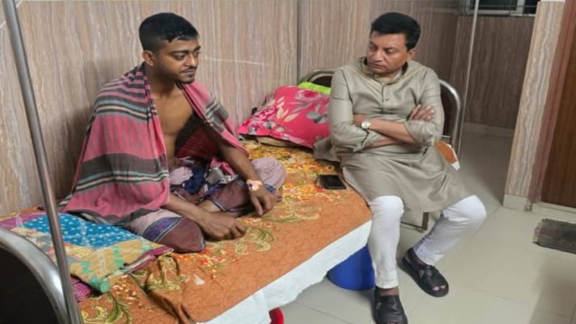 যশোরের শার্শা সাব-রেজিস্ট্রি অফিসের সেক্রেটারি মোঃ বুলবুল হোসেনের ছোট ভাই মোঃ আলামিন হঠাৎ অসুস্থ হয়ে...