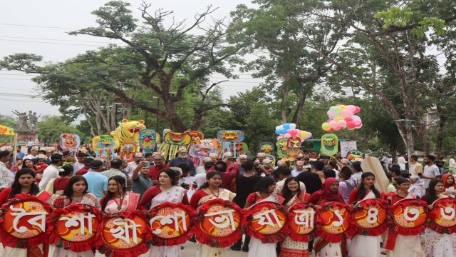 বৈশাখী শোভাযাত্রায় মুখর খুলনা বিশ্ববিদ্যালয়, আনন্দে বরণ নতুন বছর