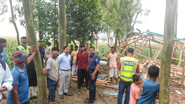 দিনাজপুরের বীরগঞ্জ উপজেলার পাল্টাপুর ইউনিয়নে আদিবাসী কবরস্থানের গাছ কাটা ও শ্মশান কালী মন্দিরে ভাঙচু...