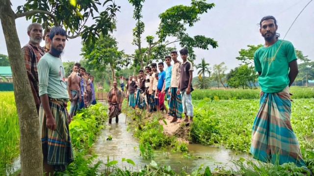 শতবর্ষের খাল দখলে বন্ধ পানিপ্রবাহ, দুর্ভোগে ঈশ্বরগঞ্জবাসী