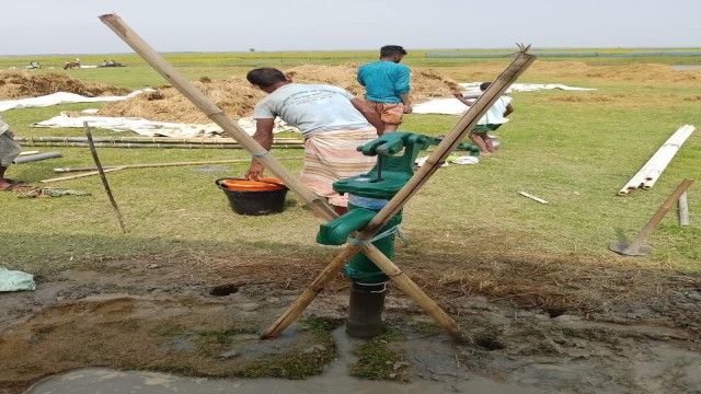 হাওড়ে কৃষকদের জন্য বিশুদ্ধ পানির স্থায়ী উদ্যোগ, টিউবওয়েল স্থাপনশুরু