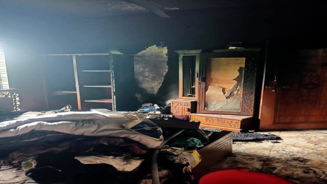 কুড়িগ্রামের ভূরুঙ্গামারী উপজেলার জয়মনিরহাট ইউনিয়নের দক্ষিণ শিংঝাড় গ্রামে এক চিকিৎসকের বাড়িতে চুরি ও...