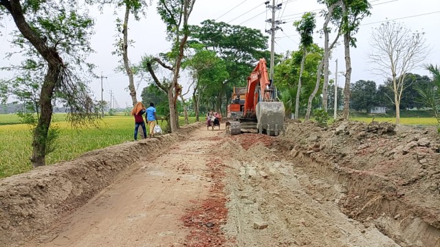 দীর্ঘদিনের দুর্ভোগ শেষে বাঁকড়া–হাড়িখালি সড়কে সংস্কার কাজ শুরু