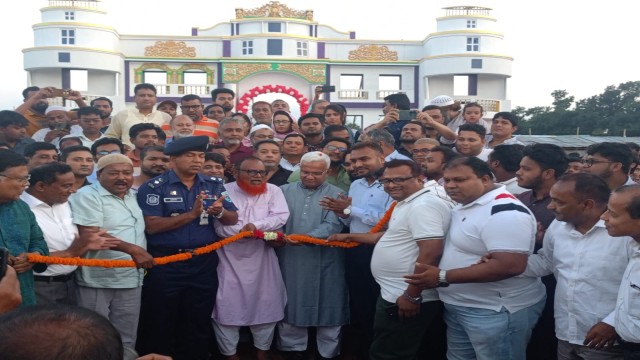 দিনাজপুর চেম্বার অব কমার্স অ্যান্ড ইন্ডাস্ট্রির আয়োজনে শনিবার (২ মে) সন্ধ্যায় দিনাজপুর বড় মাঠে ১৯...