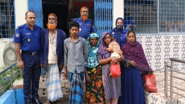 কিশোরগঞ্জের কুলিয়ারচর উপজেলায় মো. হানিফ মিয়া (৩৪) নামে এক যুবককে বাড়ি থেকে ডেকে নিয়ে পিটিয়ে ও শ্বাসর...