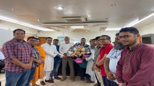নতুন উপাচার্যের যোগদানের দিনেই পদোন্নতির দাবি ববি শিক্ষকদের