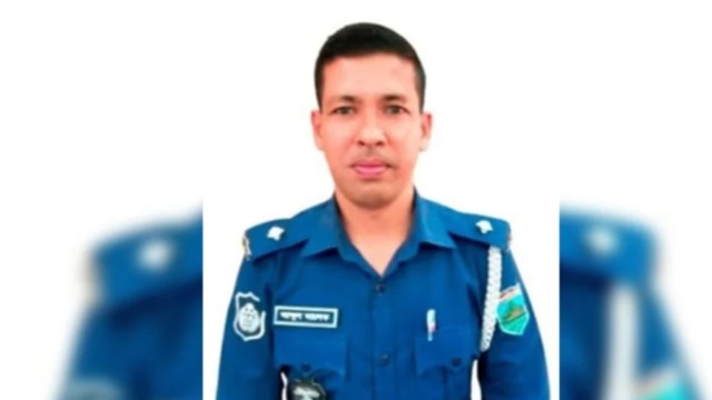 নওগাঁয় এইচএসসি প্রশ্নফাঁস: ওসিসহ আরও ৪ পুলিশ প্রত্যাহার