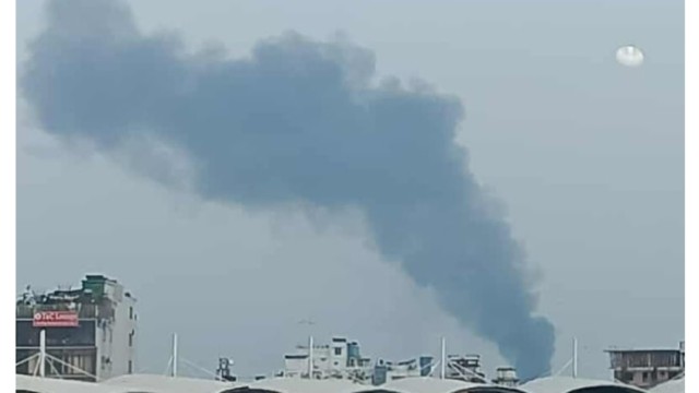 রাজধানীর শেওড়াপাড়ায় আবাসিক ভবনে আগুন