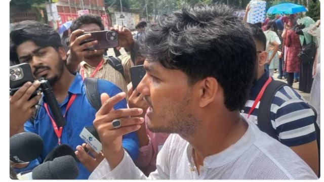 অনিয়মের অভিযোগ জানাতে নির্বাচন কমিশনে ভিপি প্রার্থী আবিদ