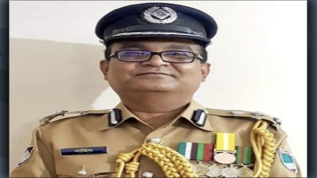 পুলিশের সাবেক ডিআইজি নাহিদুল ইসলাম গ্রেপ্তার