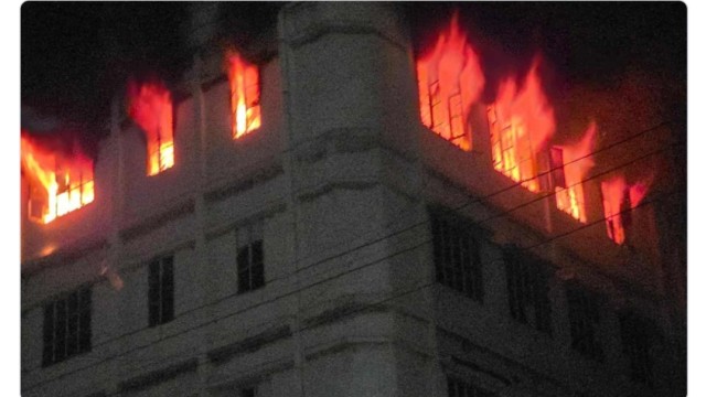 পল্লবীতে বহুতল ভবনের পোশাক কারখানায় আগুন