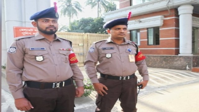 পুলিশের নতুন পোশাক