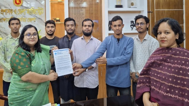 নারী হেনস্তায় অভিযুক্ত শিক্ষককে রাঙ্গামাটি কলেজে বদলি ইস্যুতে শিবিরের স্মারকলিপি