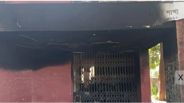 গ্রামীণ ব্যাংকে আগুন