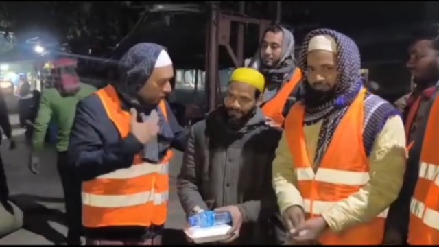 মানুষের পাশে মানুষ - মানব কল্যাণ ফাউন্ডেশনের খাবার বিতরণ কর্মসূচি