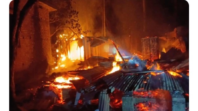 বাগেরহাটে দুর্বৃত্তের আগুনে পুরো ছাই বিএনপির কার্যালয়