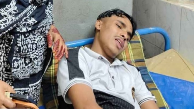 কুষ্টিয়ার কুমারখালী উপজেলায় স্থানীয় আধিপত্য বিস্তারকে কেন্দ্র করে দুই পক্ষের মধ্যে সংঘর্ষের ঘটনা ঘটে...