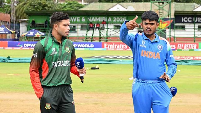 টসের সময় সৌজন্য বিনিময় এড়িয়ে গেল বাংলাদেশ- ভারতের যুব ক্রিকেটাররা