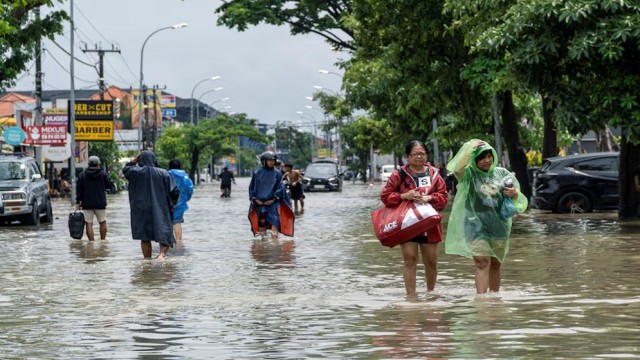 ইন্দোনেশিয়ায় আকস্মিক বন্যায় ১৪ জনের প্রাণহানি