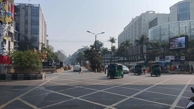 শাহবাগ ও ইন্টারকন্টিনেন্টাল এলাকায় পুলিশের কঠোর নিরাপত্তা, জনমনে আতঙ্ক