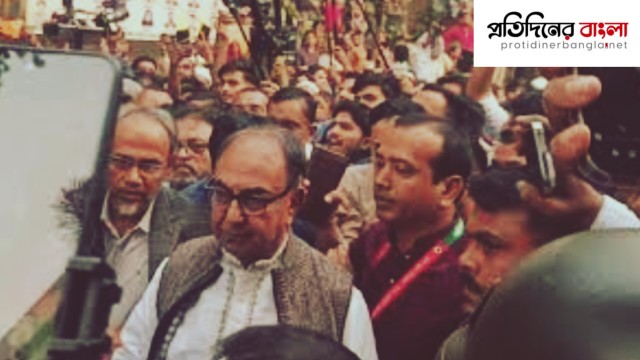 হাদি গুলিবিদ্ধ, ঢামেকে তোপের মুখে মির্জা আব্বাস