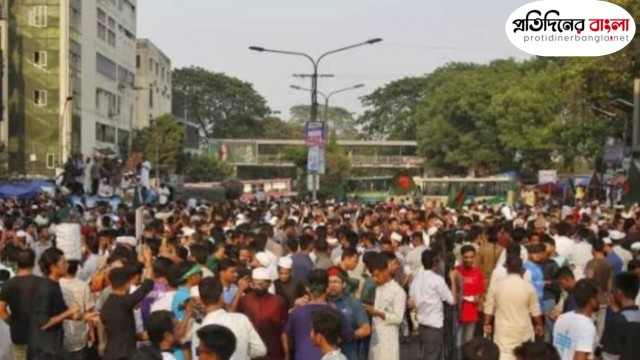 উত্তাল শাহবাগ, বিকল্প পথে চলছে যানবাহন