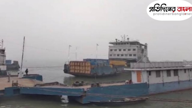 সাড়ে ৯ ঘণ্টা পর দৌলতদিয়া-পাটুরিয়া নৌরুটে ফেরি চলাচল শুরু
