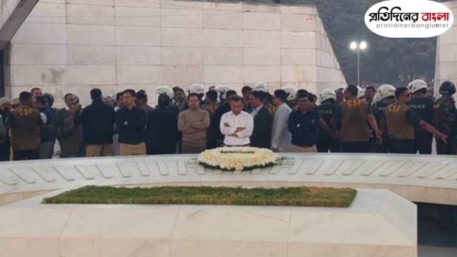 ১৯ বছর পর বাবার কবরের পাশে তারেক রহমান