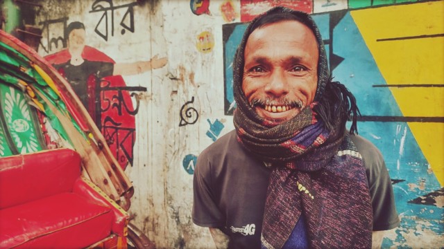 শীতে কাঁপে শরীর, ক্ষুধায় কাঁদে পেট