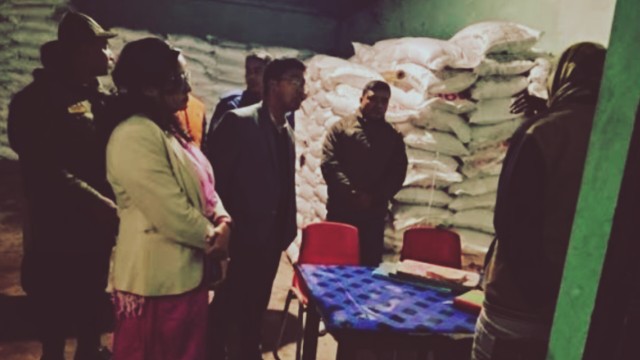 নির্ধারিত মূল্যের বেশি দামে সার বিক্রি, ডিলারকে জরিমানা