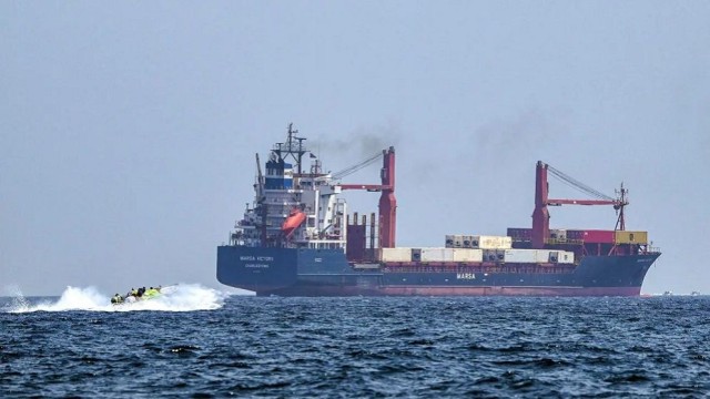 হরমুজ প্রণালীতে উত্তেজনা, দুই কার্গো জাহাজ আটক করল ইরান