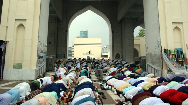 জুমার দিনের সুন্নত আমল