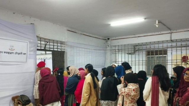 উৎসবমুখর পরিবেশে ভোটগ্রহণ শুরু: ঢাকা-৬ আসনে ইশরাক ও মান্নানের লড়াই