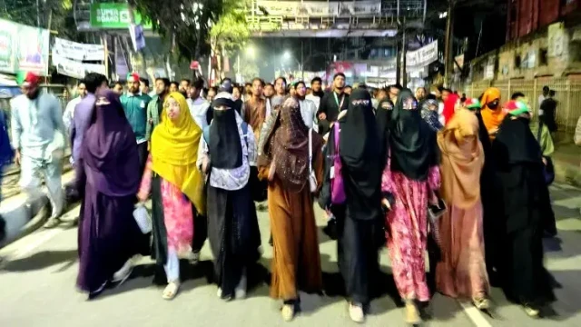 ইনকিলাব মঞ্চে পুলিশি হামলার প্রতিবাদে জকসুতে বিক্ষোভ