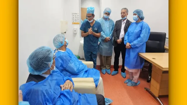 খালেদা জিয়ার শারীরিক অবস্থার খোঁজ নিতে হাসপাতালে প্রধান উপদেষ্টা