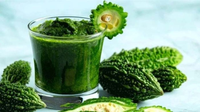 প্রতিদিন করলার রস পান করলে শরীরে কী ধরনের পরিবর্তন আসে