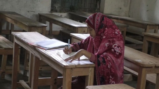 মাতৃত্বের কঠিন চ্যালেঞ্জের সামনেও দমে যাননি কুড়িগ্রামের এসএসসি (দাখিল) পরীক্ষার্থী হাওয়া আক্তার। সন্...