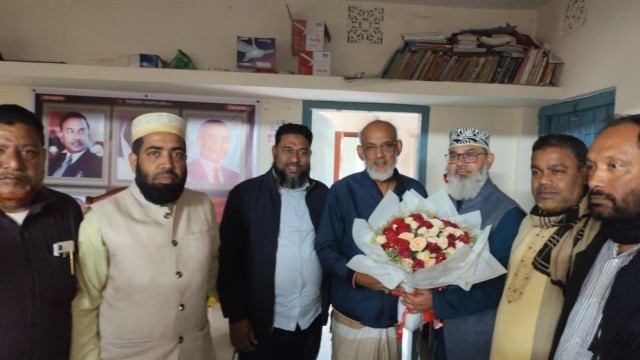 বিজয়ের পর প্রতিদ্বন্দ্বীর বাসায় সৌজন্য সাক্ষাৎ করলেন মাসুদ সাঈদী