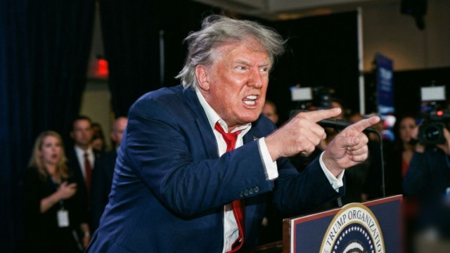 ইরান প্রসঙ্গে ট্রাম্পের বক্তব্য নিয়ে প্রশ্ন, ‘চাপে আছেন’ বললেন বিশ্লেষক