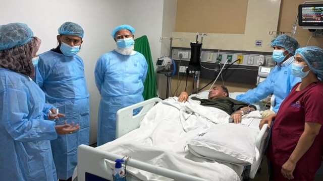 এভারকেয়ার হাসপাতালে মির্জা আব্বাসকে দেখতে গেলেন জামায়াত আমির