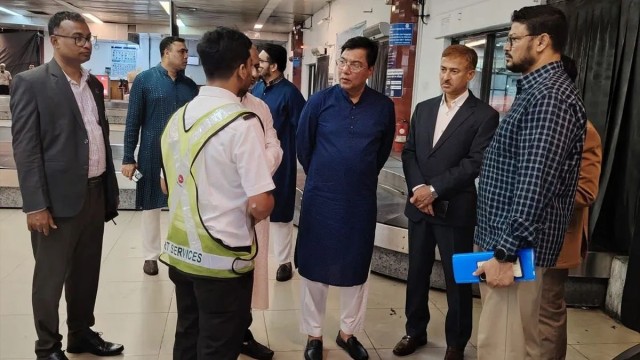 শাহজালাল বিমানবন্দর পরিদর্শনে পর্যটন প্রতিমন্ত্রী: যাত্রীসেবার মানোন্নয়নে তাগিদ