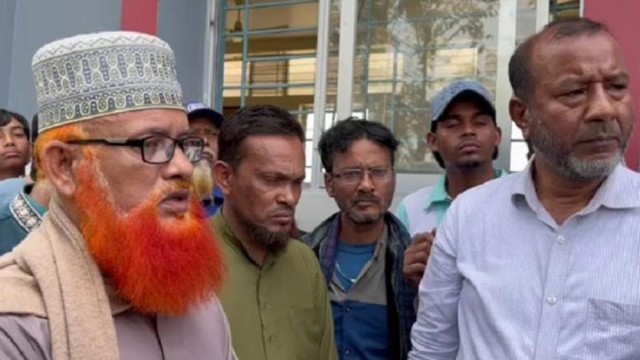 কুমিল্লার মুরাদনগর উপজেলায় নির্বাচনের আগে অর্থ বিতরণের অভিযোগে জামায়াতে ইসলামীর এক স্থানীয় নেতাকে আট...