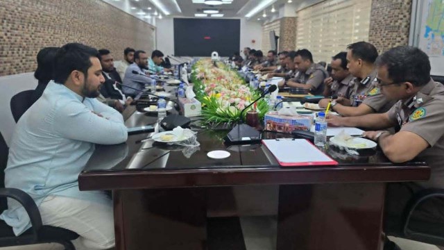 ঢাকা-১১ আসনের আইনশৃঙ্খলা রক্ষায় ডিএমপির সঙ্গে সংসদ সদস্যের মতবিনিময়
