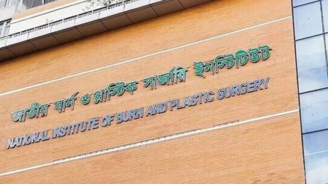 যাত্রাবাড়ীতে এসি বিস্ফোরণে দগ্ধ একই পরিবারের ৪ জন