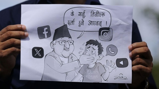 নেপালে ফেসবুক-ইউটিউবসহ ২৬ সামাজিক মাধ্যম বন্ধ: কী ঘটছে?