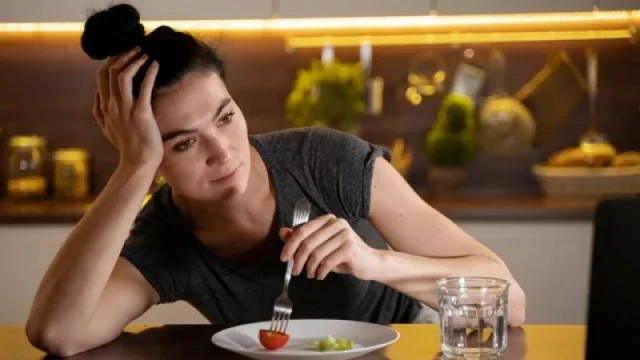 রাতে দেরি করে খাওয়া বন্ধ করলে শরীরে যেসব ইতিবাচক পরিবর্তন ঘটে