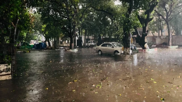 চট্টগ্রামে স্বস্তির বৃষ্টি: এক সপ্তাহের তীব্র গরমের পর জনজীবনে প্রশান্তি
