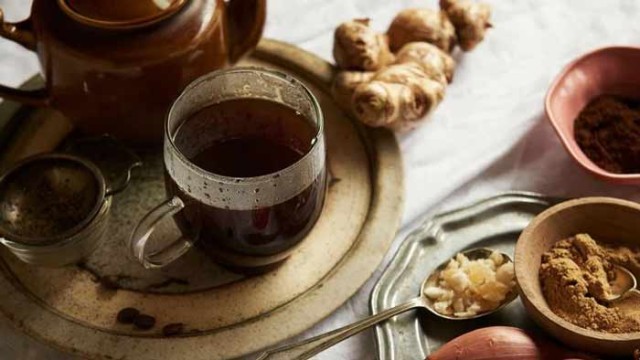 শীতের সকালে আরাম ও প্রশান্তি: ট্রাই করুন স্বাস্থ্যগুণে ভরপুর 'আদা কফি'